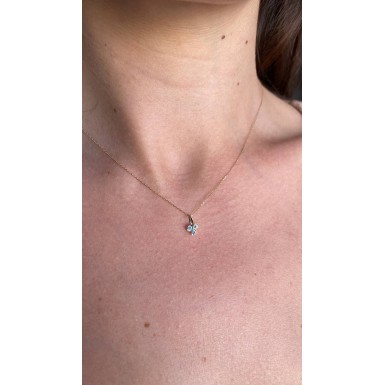 Large Cubic Zirconia Clover Pendant in 9K Gold 2